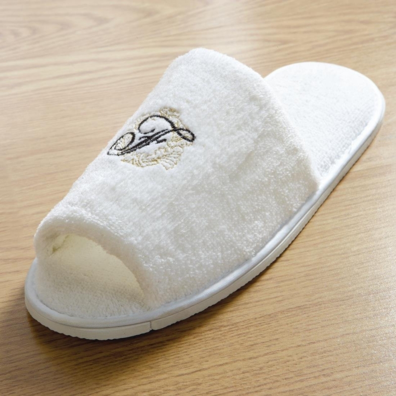 Luxury Plush Slippers (100 Pairs)